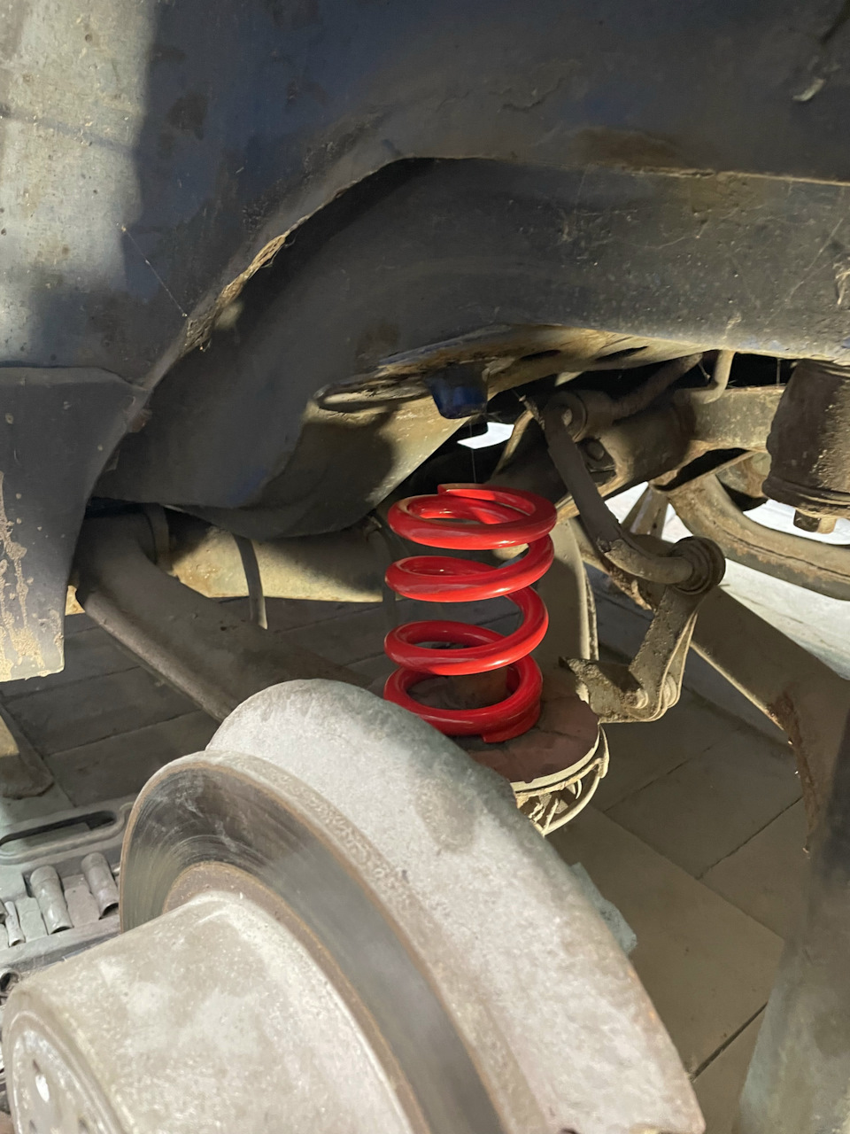 С этой пружиной 120мм, мы не добились нужной нам картинки. Получилось слишком высоко, даже чересчур! — Opel Calibra