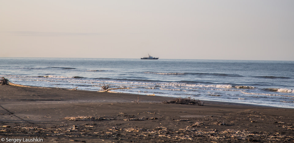 Пограничный корабль у границы с Азербайджаном. — Mitsubishi Pajero Sport (2G)