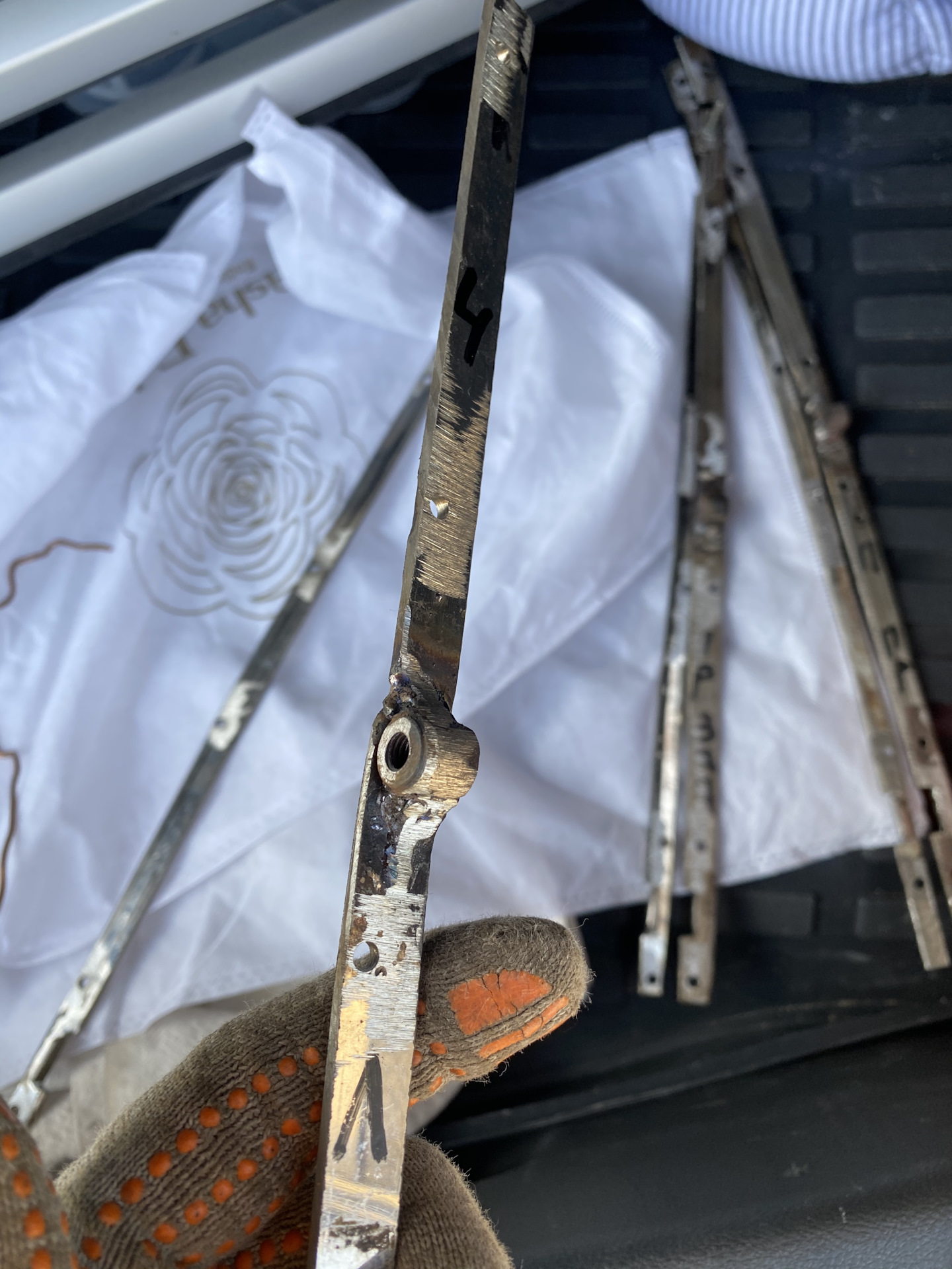 Установка поперечных рейлингов. — Ford Focus III Hatchback, 1,6 л, 2018 ...