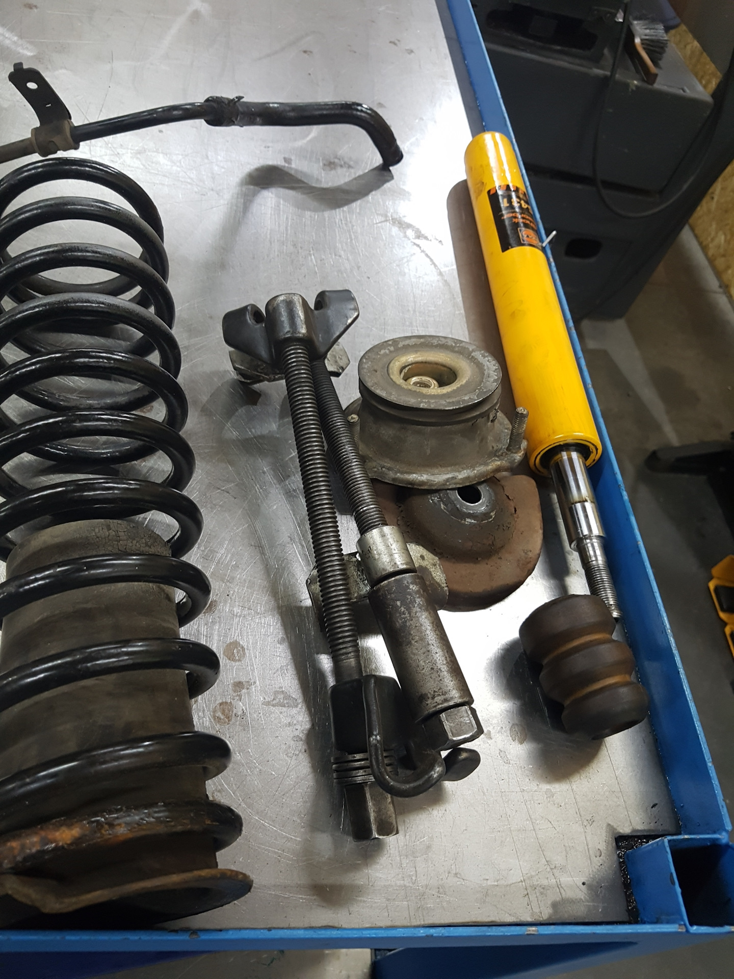 Разборная стойка ваз 2110. Drag star 1100 задний амортизатор переделка амортизатора. Переделка амортизаторов ваз. Шевроле ланос картридж стойки. Амортизатор передний санг енг актион нью.