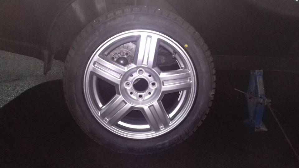 Торусы welcome to winter — Lada Priora hatchback
