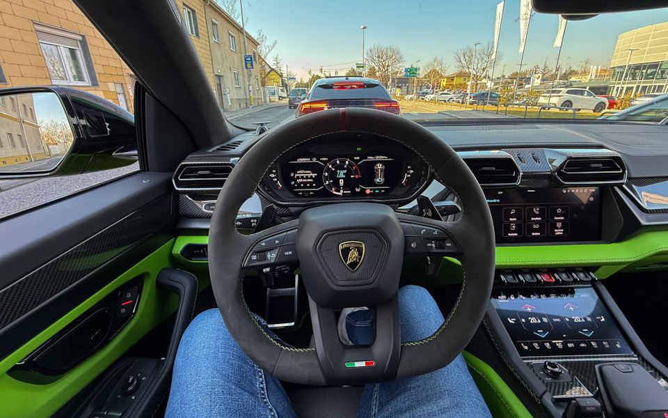 Салон на любителя. Мне в принципе нравится. Но не за такую сумму. — BMW M8 (F92)