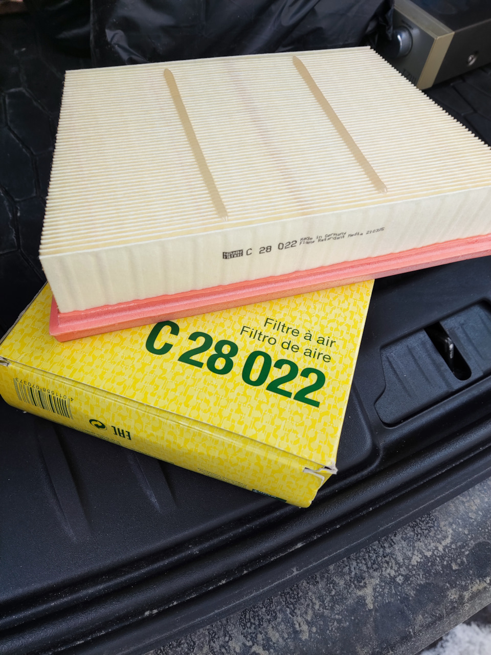 Фото в бортжурнале Jaguar E-Pace. Запчасти на фото: C28022