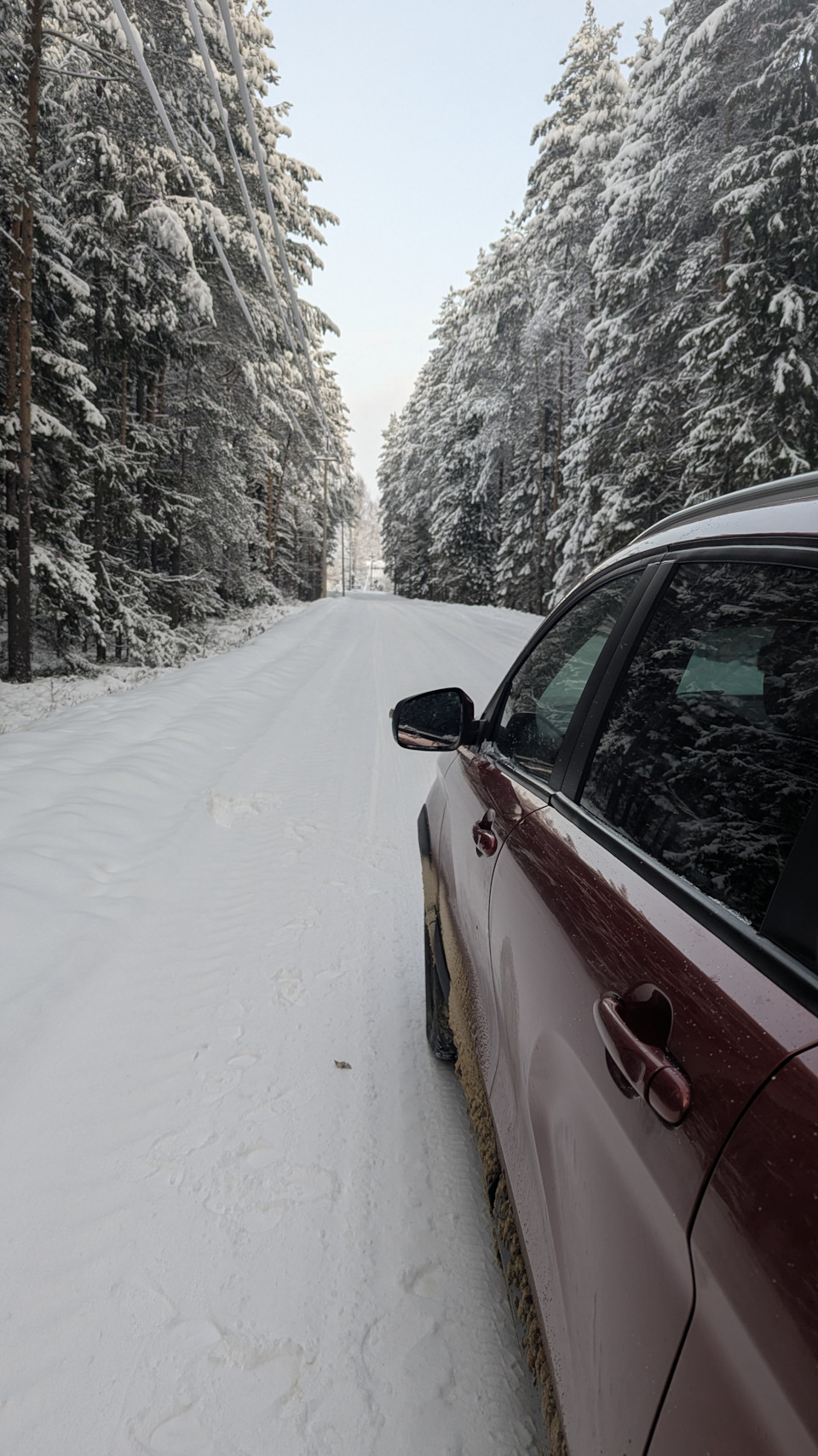 Остановились посмотреть как самолеты садятся. — Lada XRAY Cross