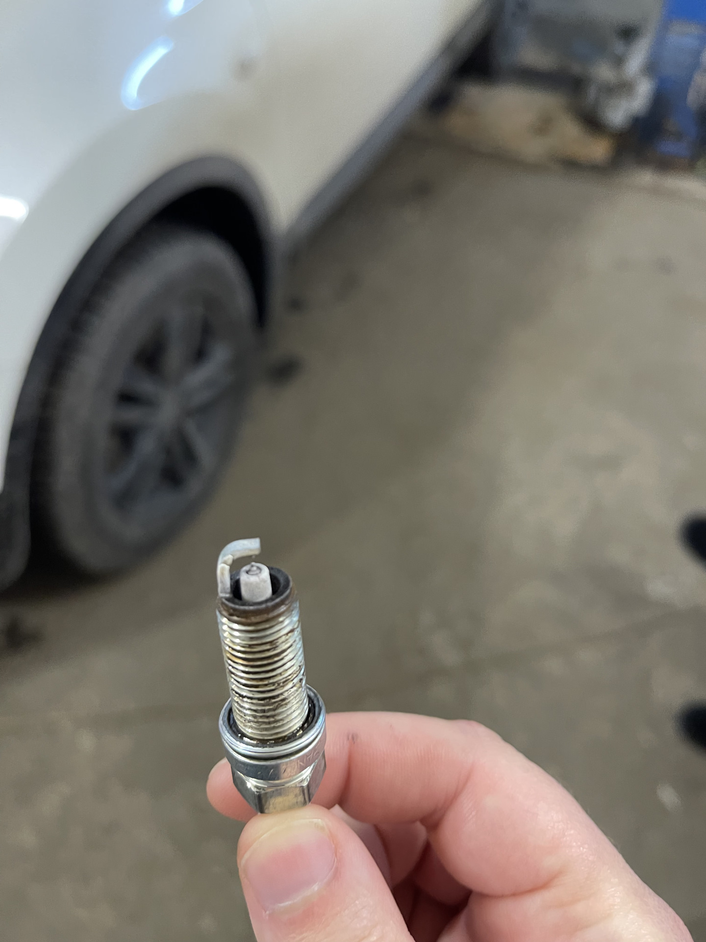 Замена свечей зажигания — Nissan Qashqai (1G), 2 л, 2013 года ...