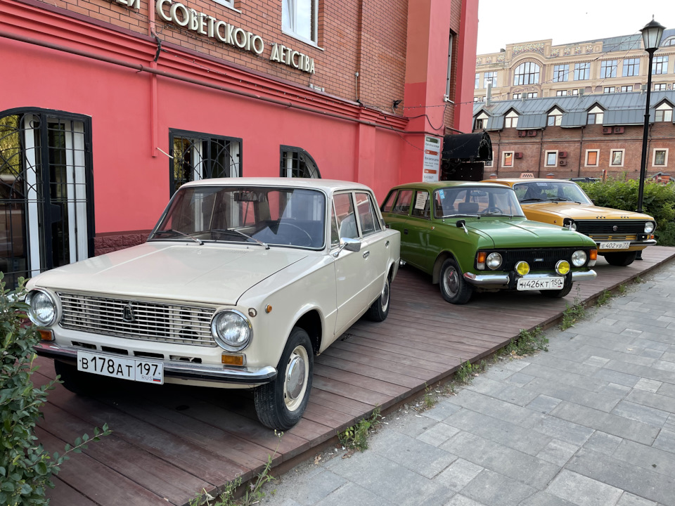 Экспонаты — Cadillac Escalade (3G)