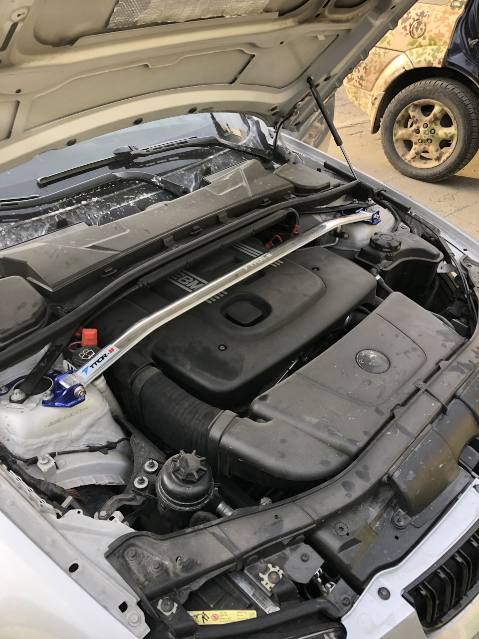Распорка передний стаканов. — BMW 3 series Touring (E91), 2 л, 2006 ...