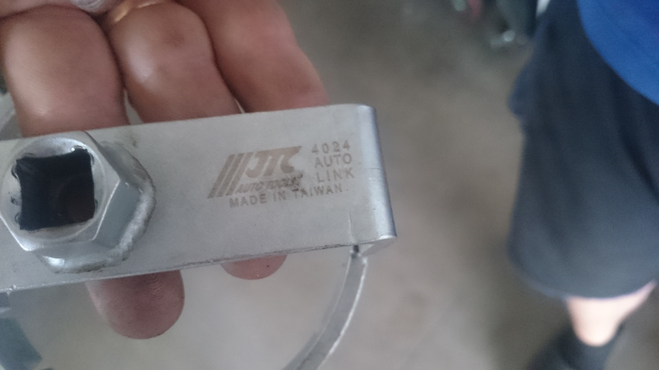Нужен на день — Съемник гайки бензонасоса — СПб — Volvo XC70 II, 2,4 л ...
