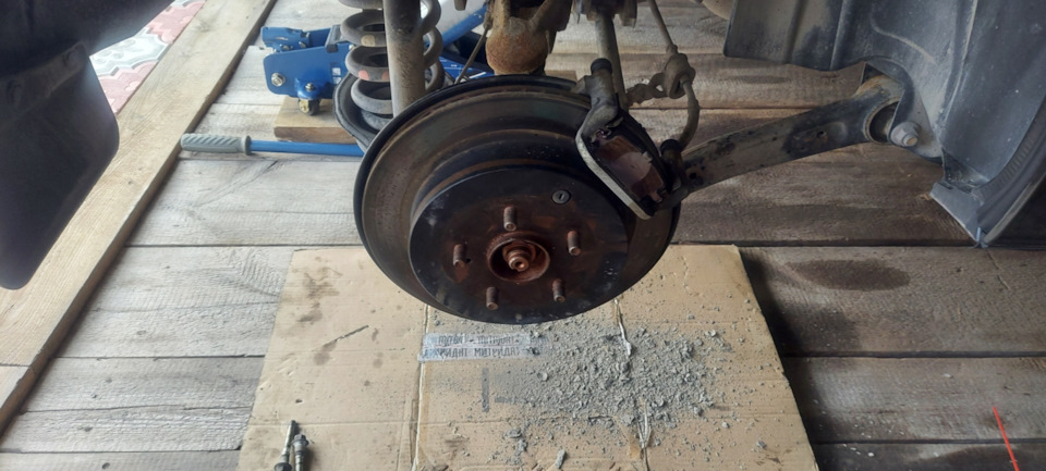 Замена колодок на задних тормозных дисках. — Suzuki Grand Vitara (2G ...