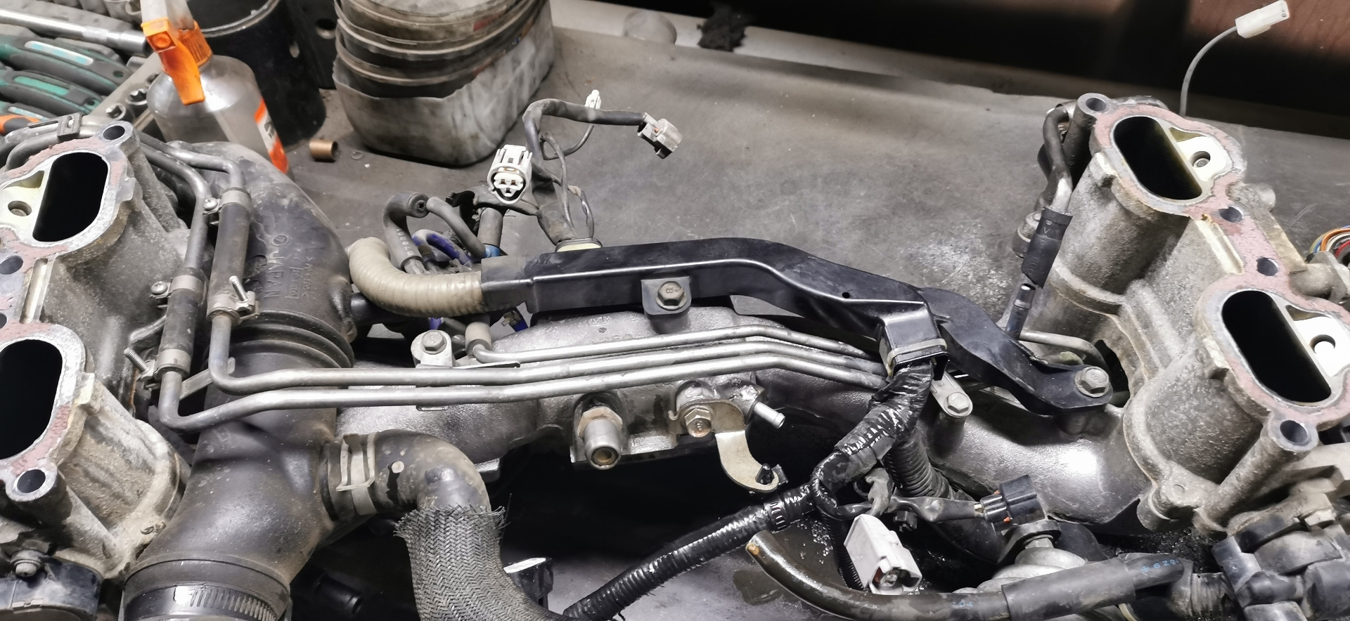 Снятие впуска, замена бензиновых шлангов, замена патрубка слива турбины ...