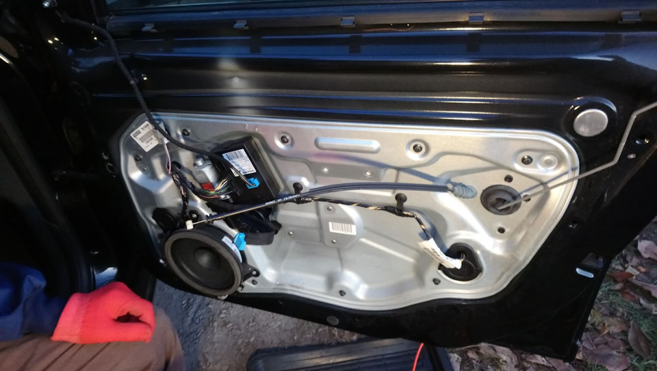 без обшивки — Volvo S40 (2G)