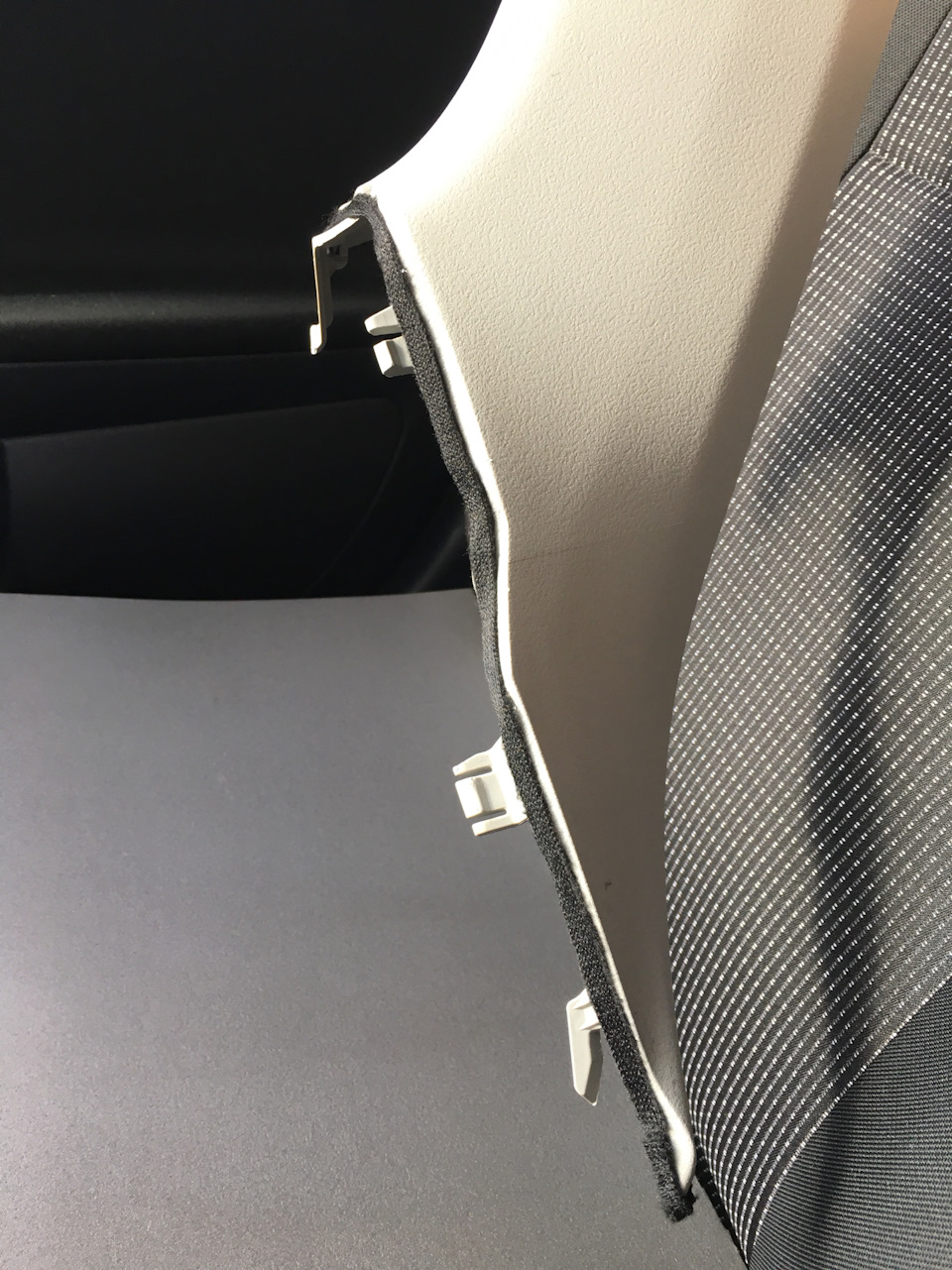 Антискрип на стойке — Mitsubishi Lancer Sportback