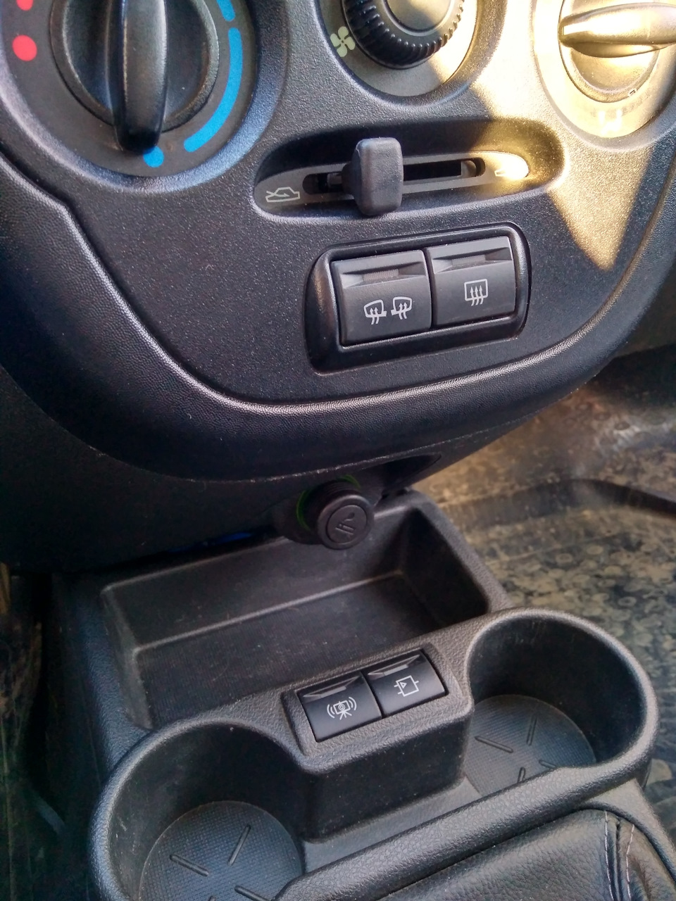 Подключение кнопок зеркал с электроподогревом, антирадара и усилка ...