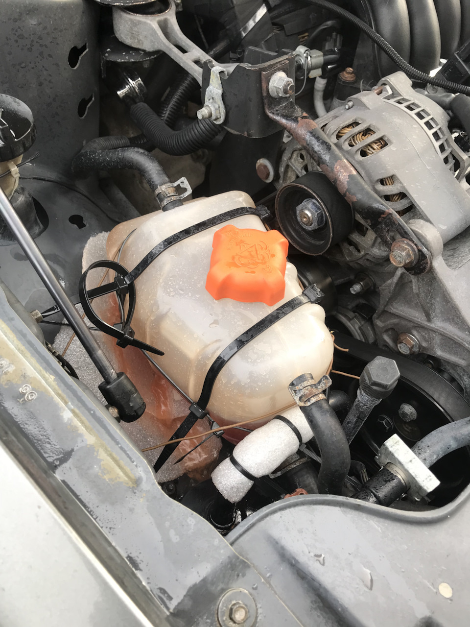 Лопнул расширительный бачок — Ford Taurus (4G), 3 л, 2003 года ...