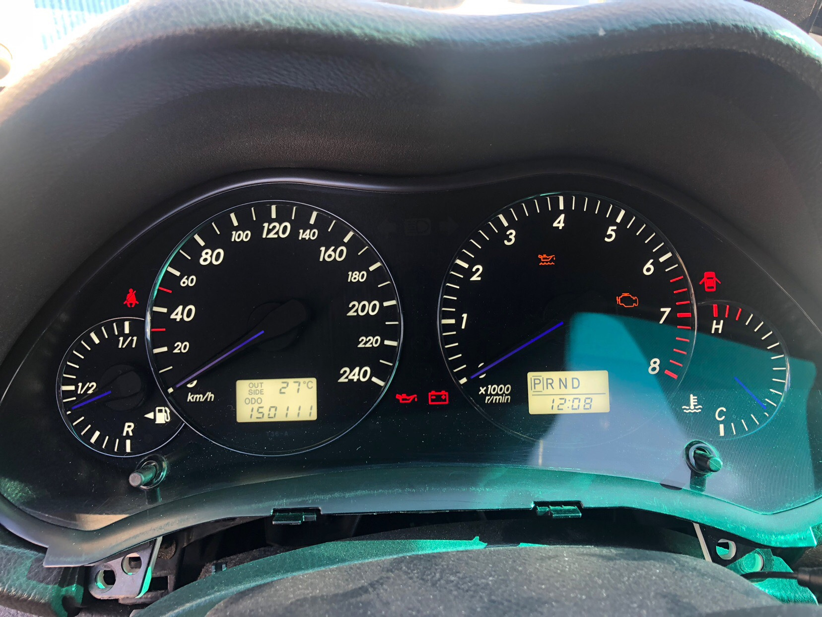 Приборная панель тойота авенсис. Панель приборов Авенсис 2. Тойота Авенсис значки на приборной панели. Панель Авенсис azt220 Бишкек. Панель приборов Авенсис т250 тюнинг.