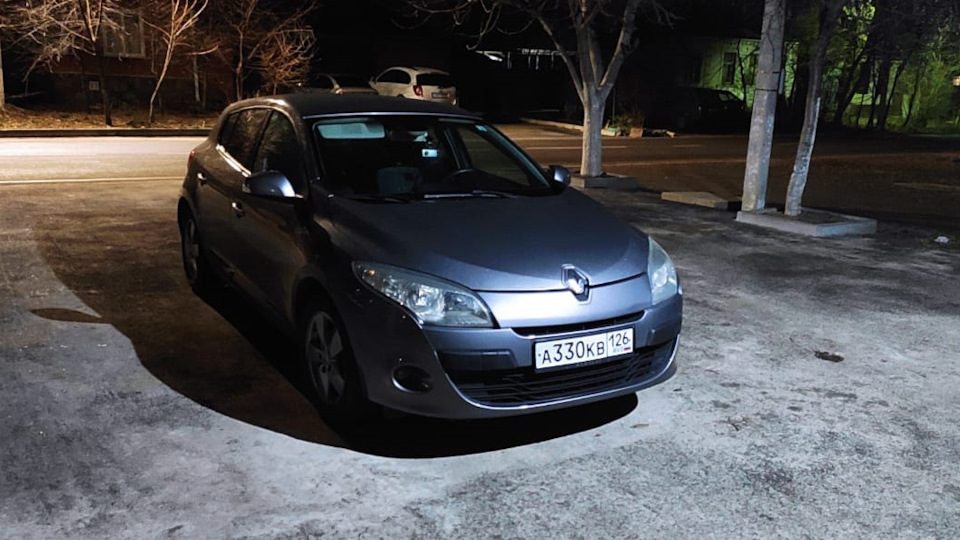 Замена лампы стопа — Renault Megane III, 1,5 л., 2009 года ...
