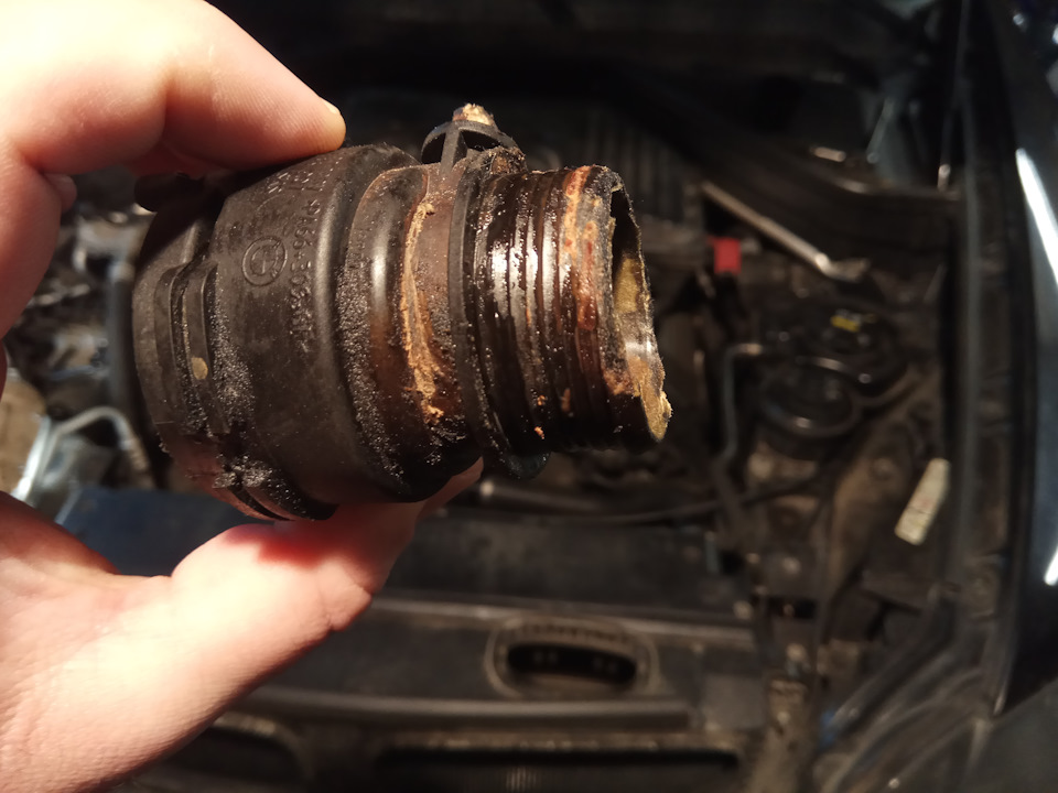 Замена патрубка системы охлаждения — BMW X5 (E70), 4,8 л, 2007 года ...