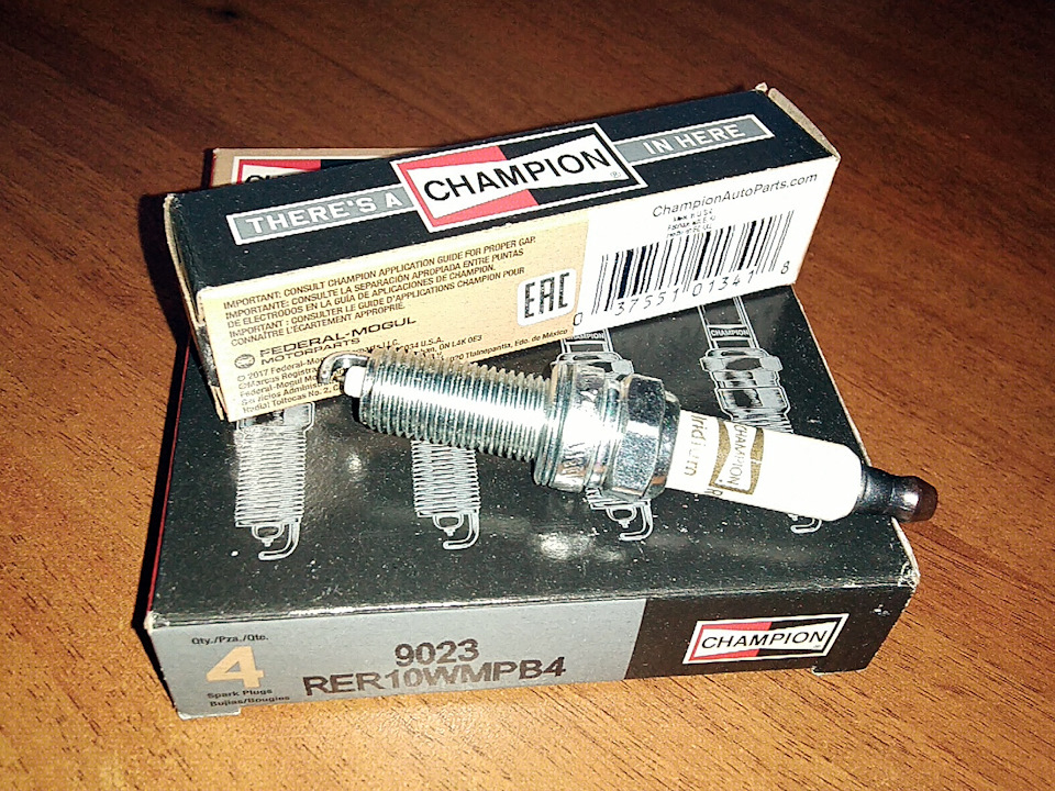 Champion CCH9023 / RER10WMPB4 (момент затяжки — 15-20 Нм, межэлектродный зазор 1,0 мм) — Made in USA — Hyundai Creta (1G). Запчасти на фото: CCH9023, RER10WMPB4