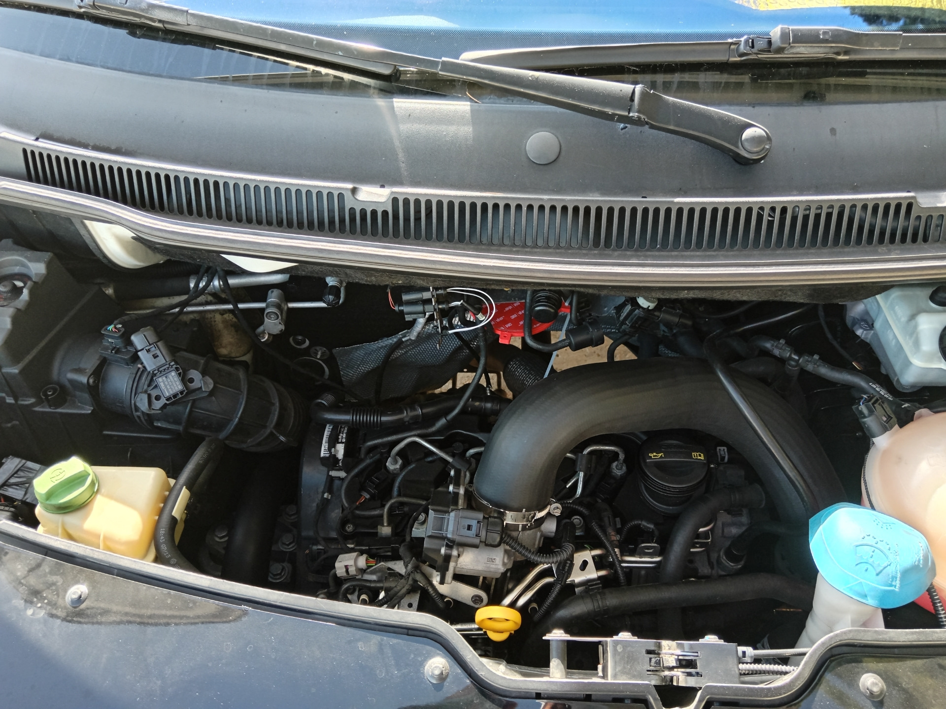 Огнетушитель под капот — Volkswagen Transporter T5, 2 л, 2013 года ...