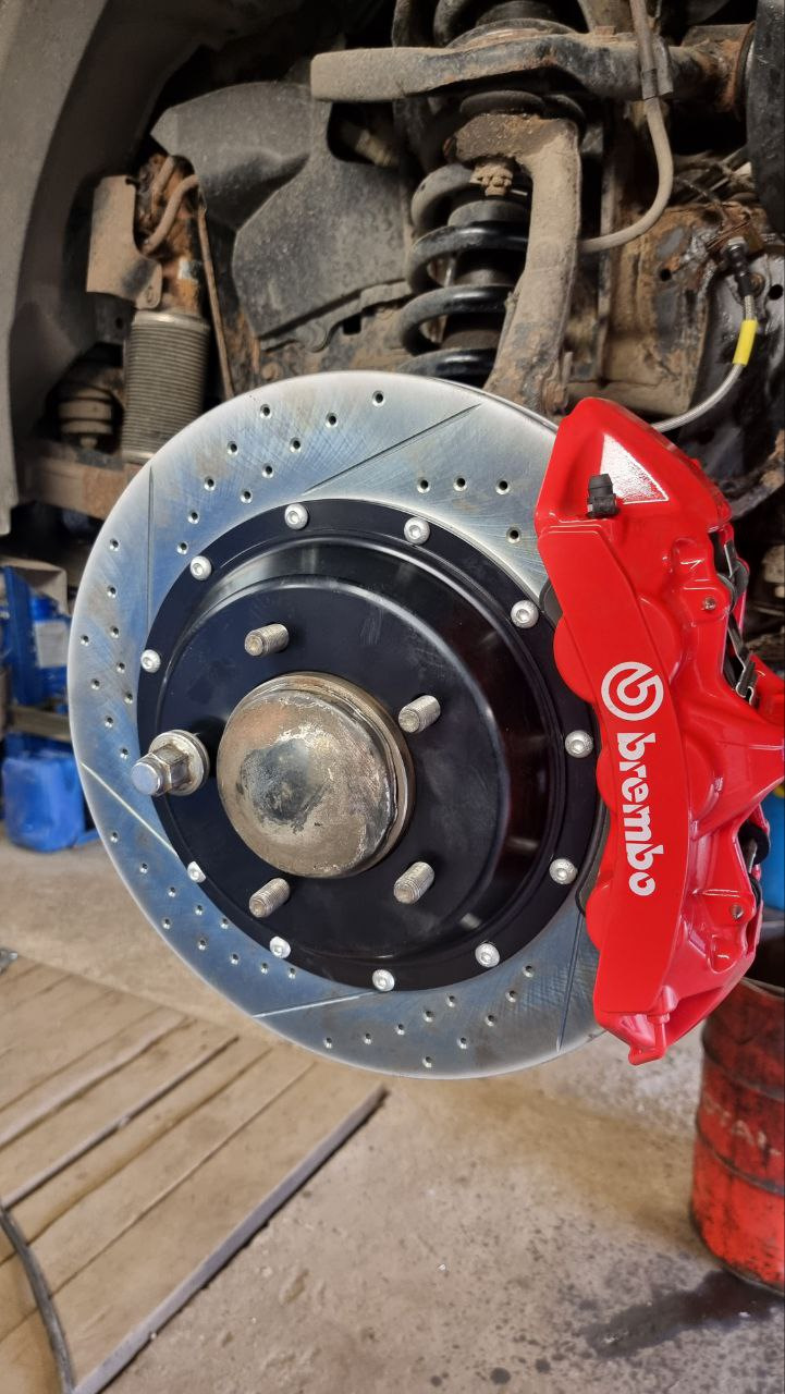 Усиленная тормозная система brembo — Toyota Land Cruiser 200, 4,5 л, 2009  года | тюнинг | DRIVE2