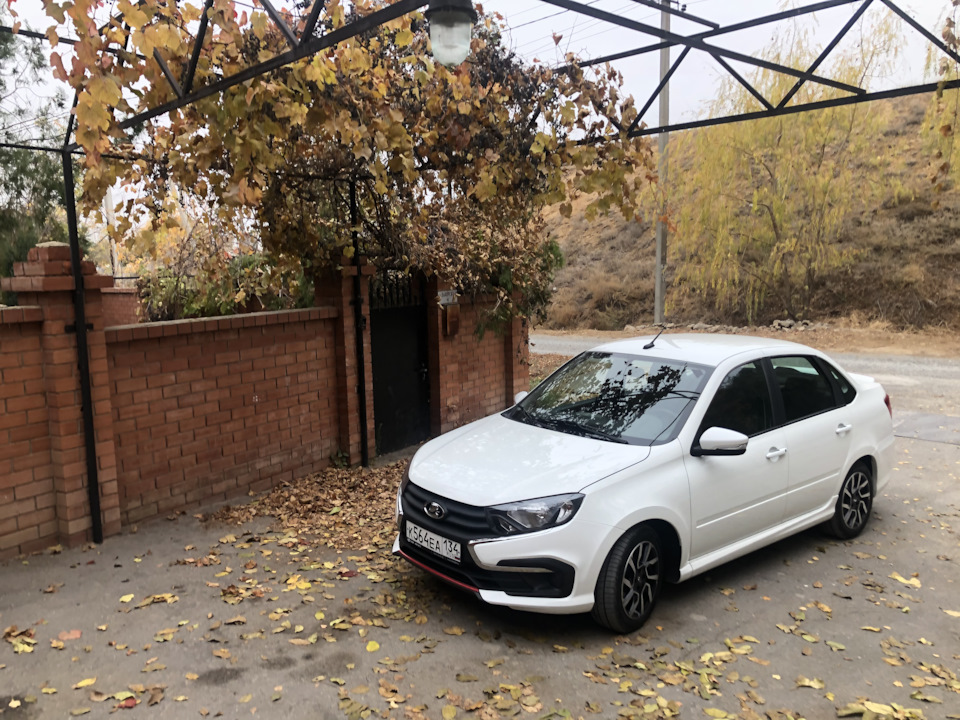 Lada Granta FL Drive Active белая