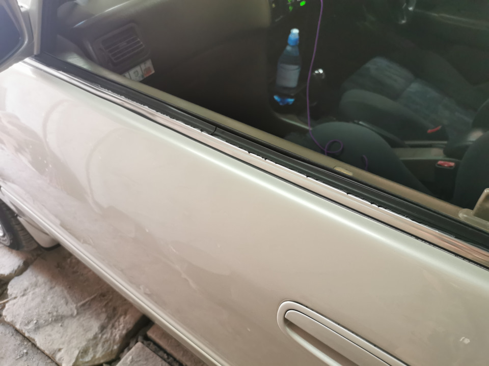 Старый косячный молдинг — Toyota Sprinter (110)