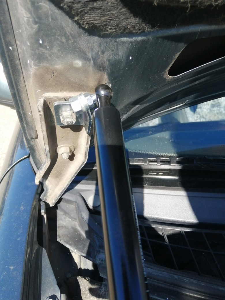 Развал. Удаление иммобилайзера. Газовые упоры капота. — Lada Приора ...