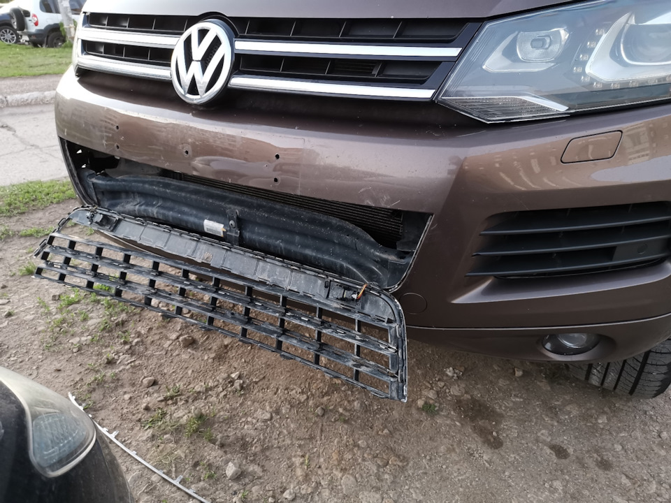 Замена решетки в бампере Touareg NF 2013 - Volkswagen Touareg (2G), 3,6 л, 2013 