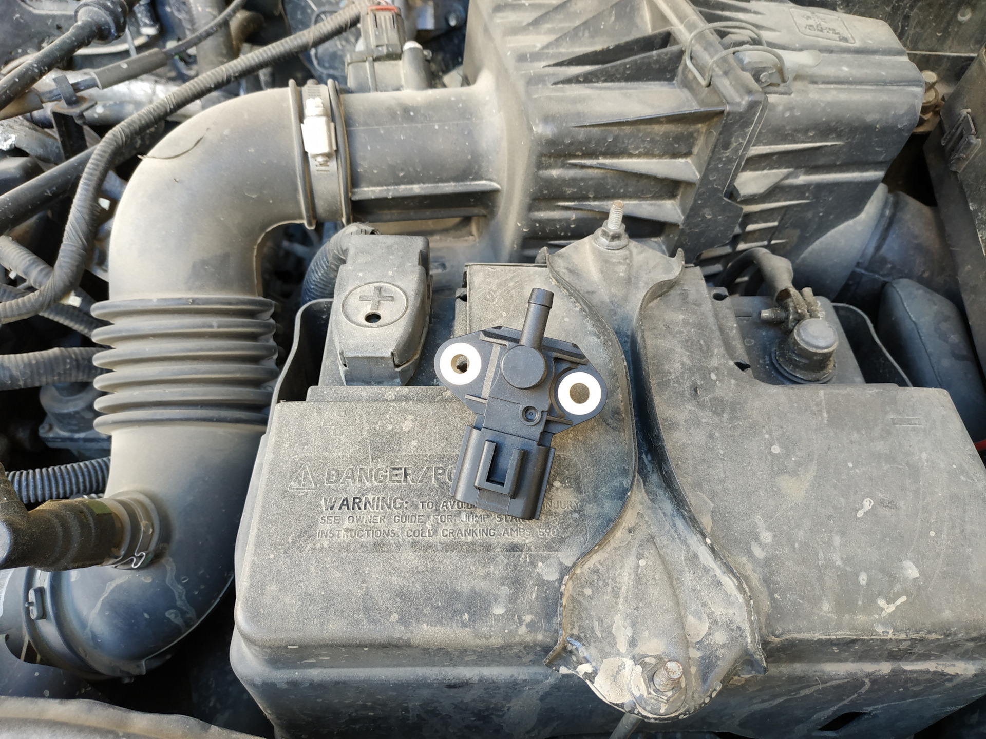 Замена датчика давления топлива — Ford Maverick II, 2,3 л, 2004 года ...