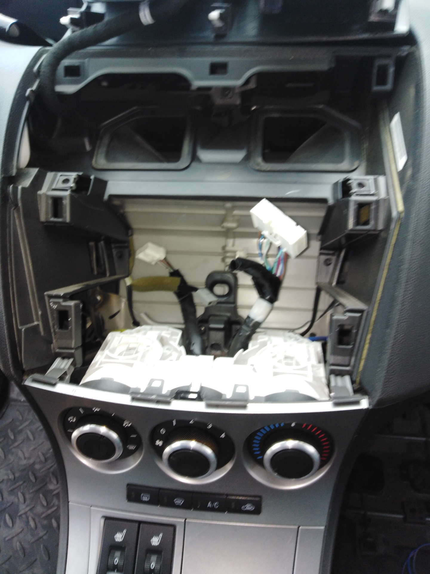 Блютуз мазда 3. Штатная магнитола Mazda 3 BL. Штатный блютуз Mazda 3 BL. Bluetooth в магнитолу Мазда 3 бл. Штатный усилитель Mazda 3 BL.