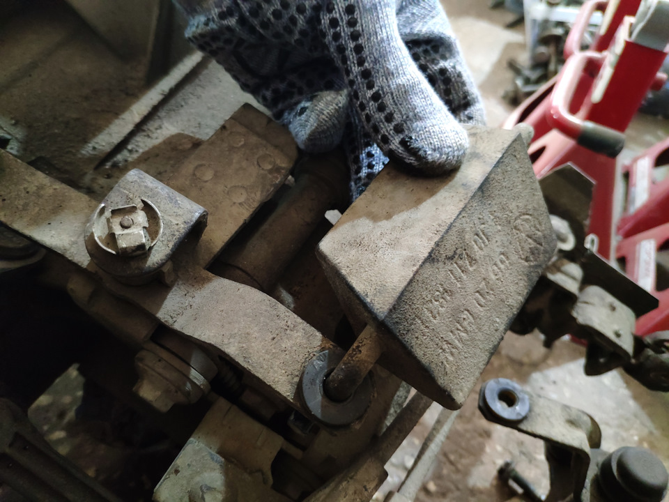 Груз просто болтается — Volkswagen Golf Mk4