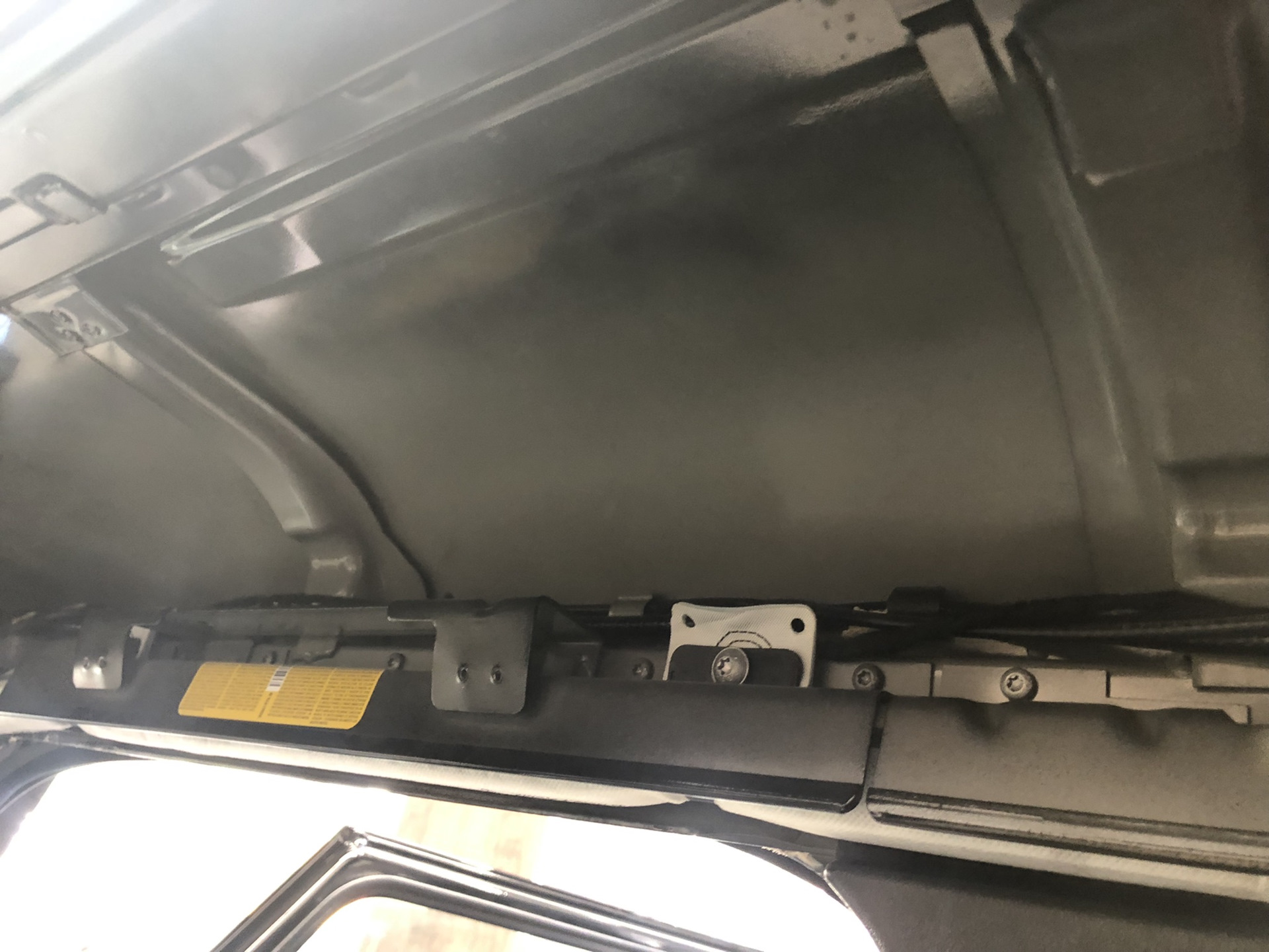 Вытяжка вмятин на крыше без покраски и устранение лязганья люка ...