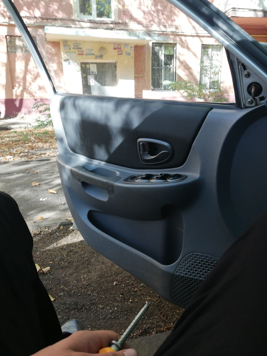 Перетяжка дверных карт — Hyundai Accent (2G), 1,5 л, 2004 года ...