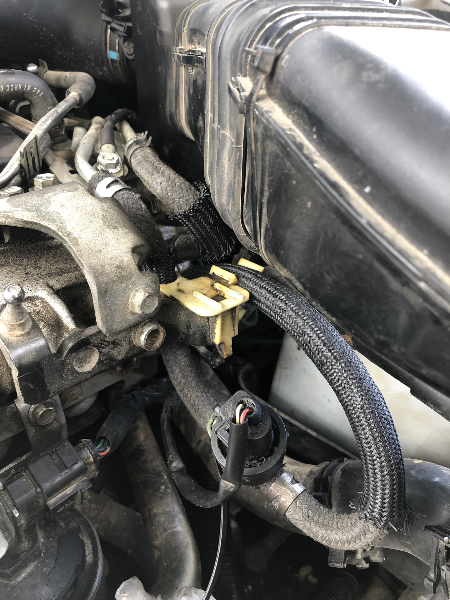 Замена ремня навесного оборудования + топливные трубки — Mitsubishi ...