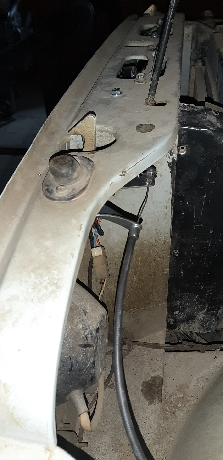 Тросик открывания капота — УАЗ 31514, 2,5 л, 2005 года | аксессуары ...