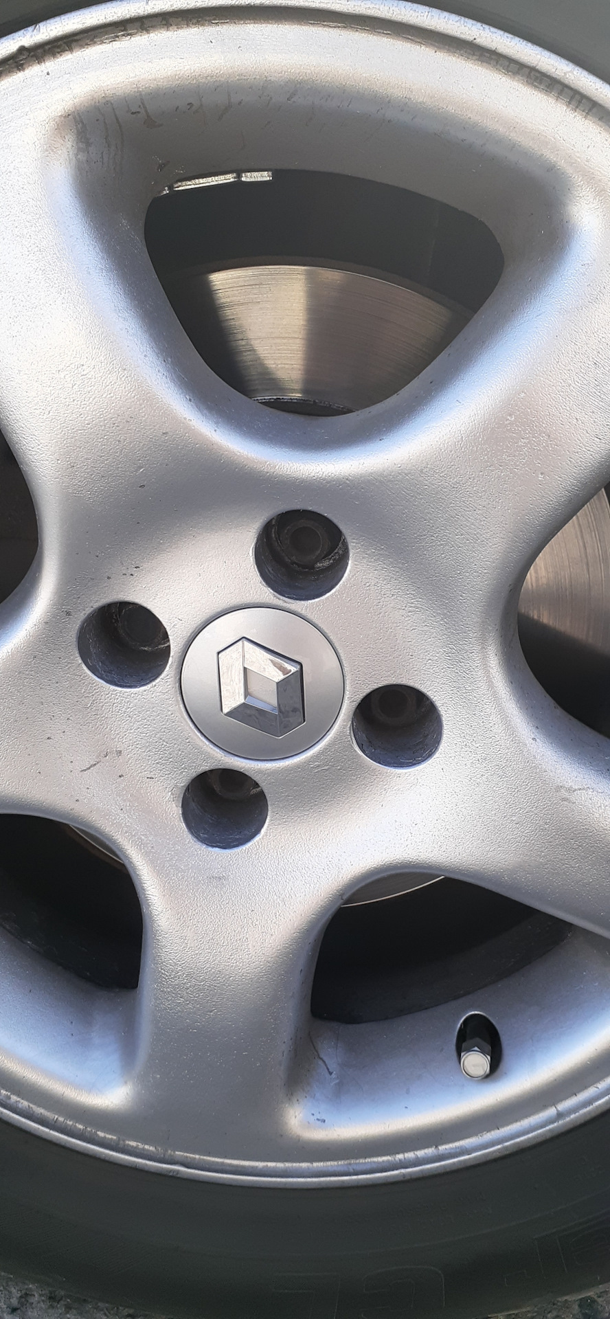Заглушки с логотипом рено) — Renault Megane II, 1,5 л, 2005 года ...