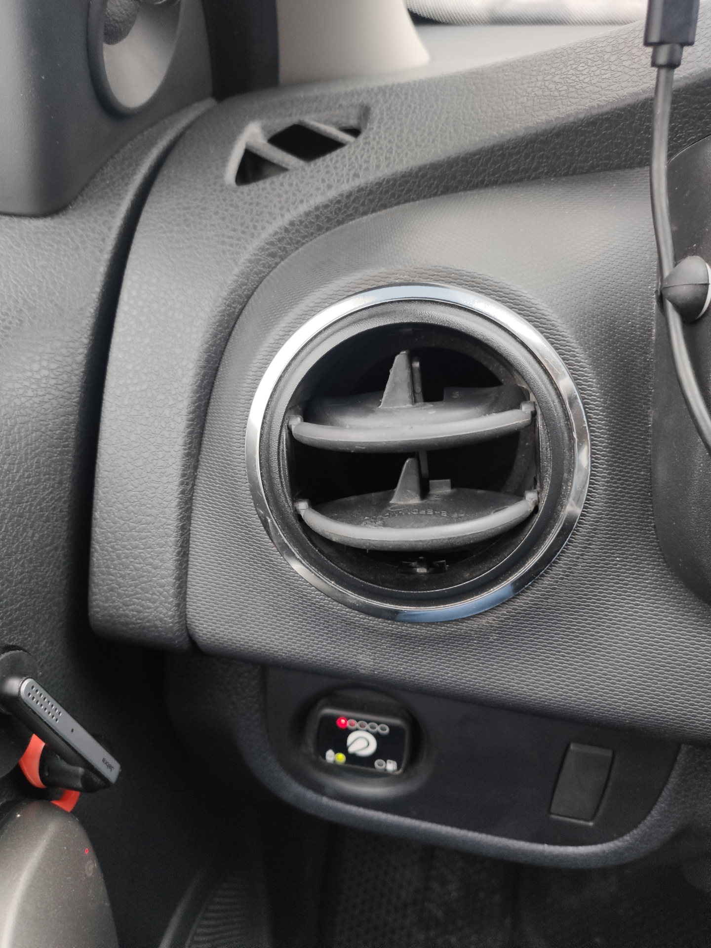 дефлектор воздуховода рено логан 2. дефлектор печки рено логан 2. воздуховод логан 1. дефлектор салона рено логан 2. дефлектор воздуховода kjuf y 2.