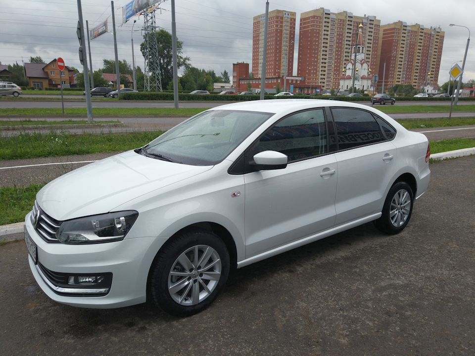 Р‘РµР»С‹Р№ Polo sedan TSI