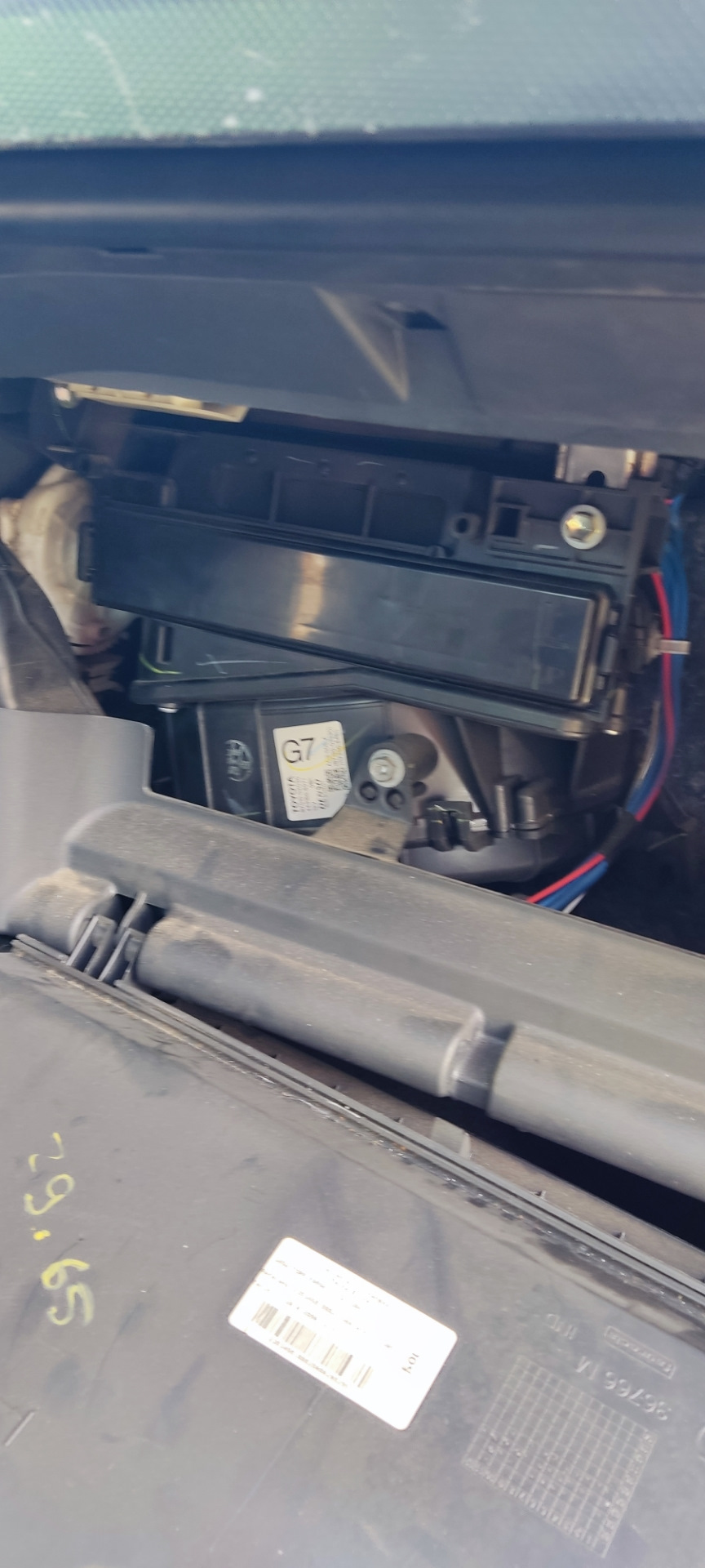 03. Замена салонного и воздушного фильтра Тойота Аурис — Toyota Auris ...