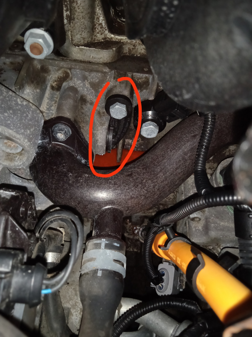 Подскажите. При минусовой температуре гонит антифриз из под этой ...