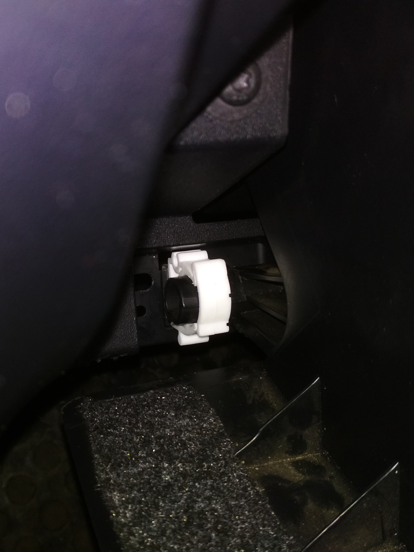 Как снять бардачок форд куга Крепление бардачка - Ford Fiesta (Mk V), 1,4 л, 2006 года своими руками DRIVE2