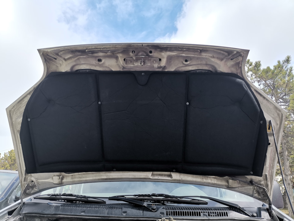 Шумовиброизоляция капота — Ford Transit Connect, 1,8 л, 2004 года ...