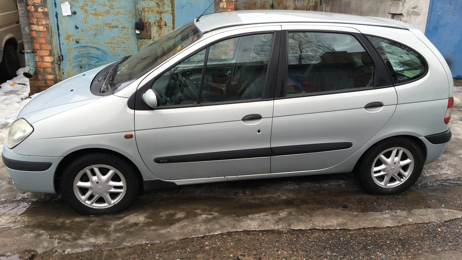 Рено сценик гродно. Renault Scenic 2000. Рено Сценик 2000. Рено Сценик 2000г 2.0 бензин. Сколько стоил Renault Scenic в 2000 году.