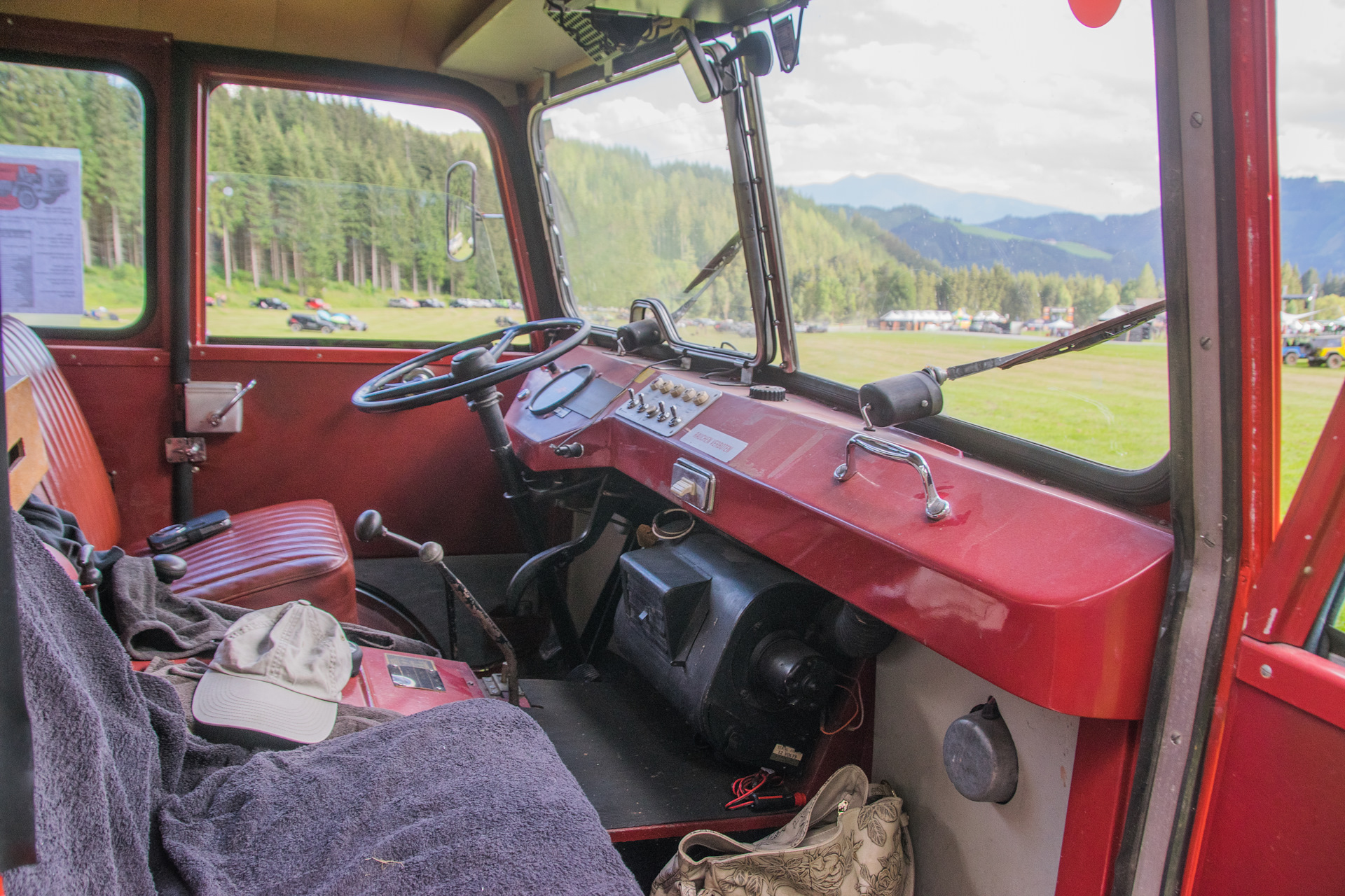 Forward control. Jeep forward Control Буханка. Jeep forward Control 1956. Jeep forward Control 1956 и Буханка. Jeep forward Control и УАЗ Буханка.