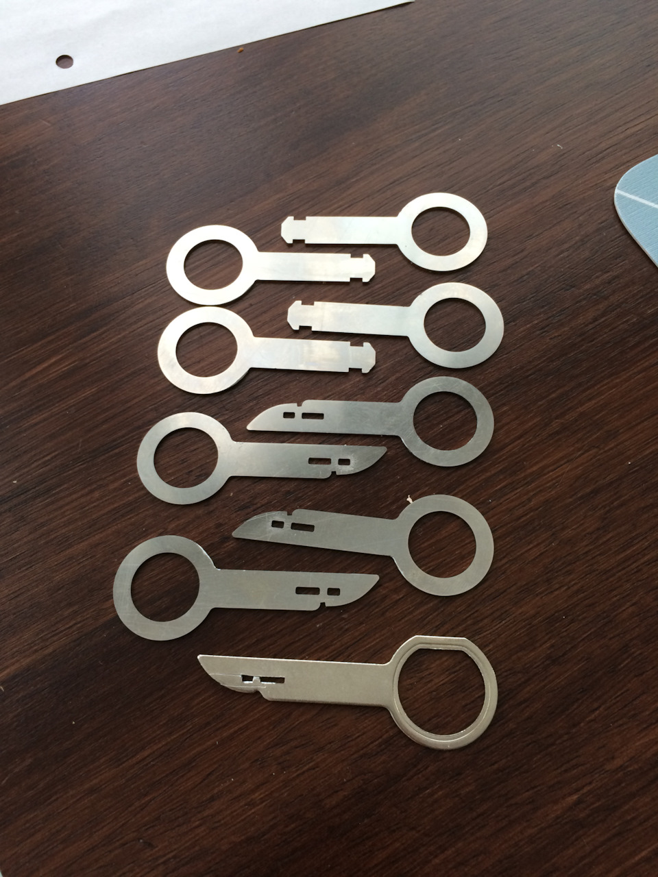 Вырезал ключи снятия магнитолы VW — DRIVE2