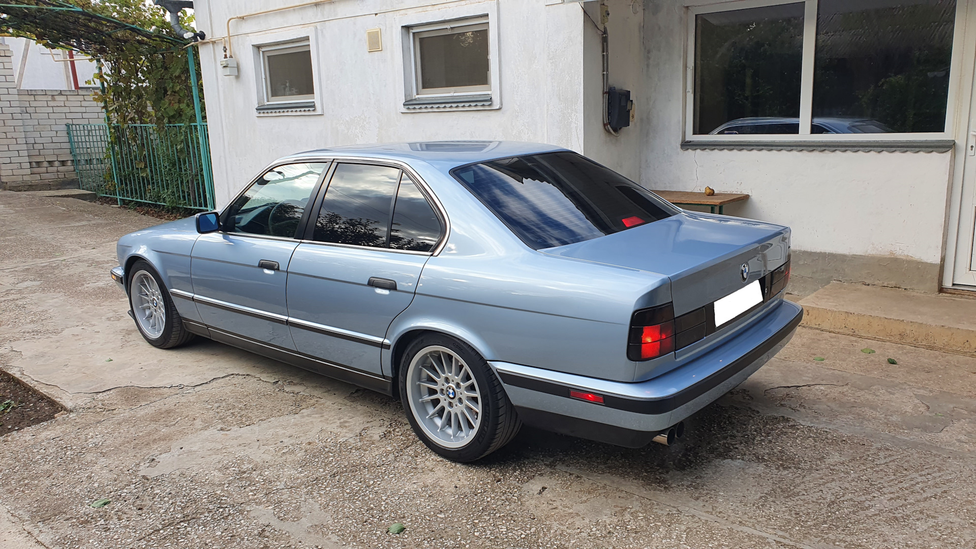 S806A — Дооснащение 3-м стоп сигналом Е34 — BMW 5 series (E34), 2,5 л, 1992  года | стайлинг | DRIVE2