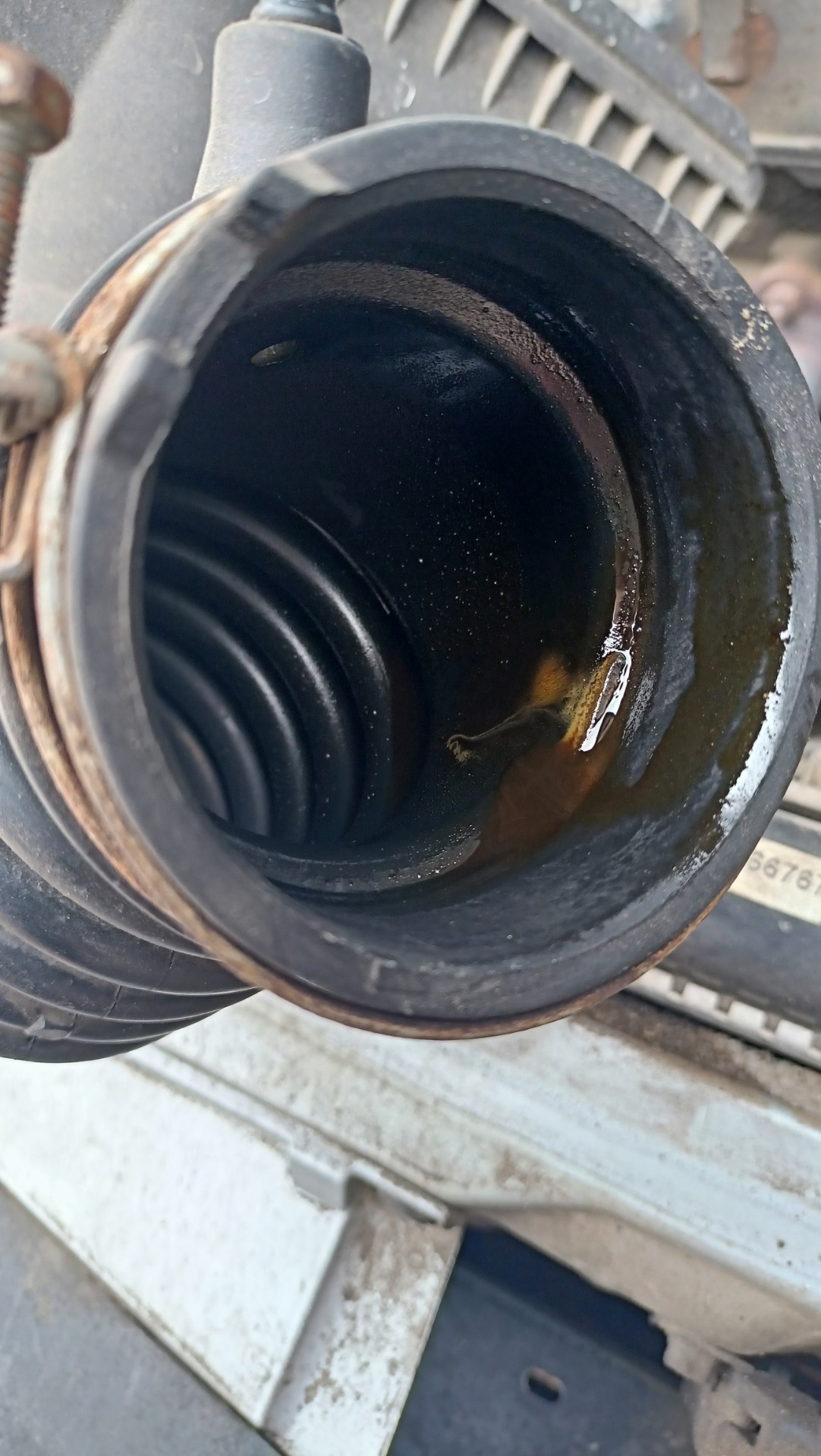 Масло в патрубке и дросель — Mitsubishi Lancer IX, 1,6 л, 2005 года ...