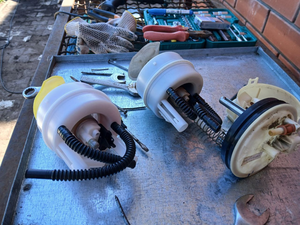 . — Nissan Tiida (1G)