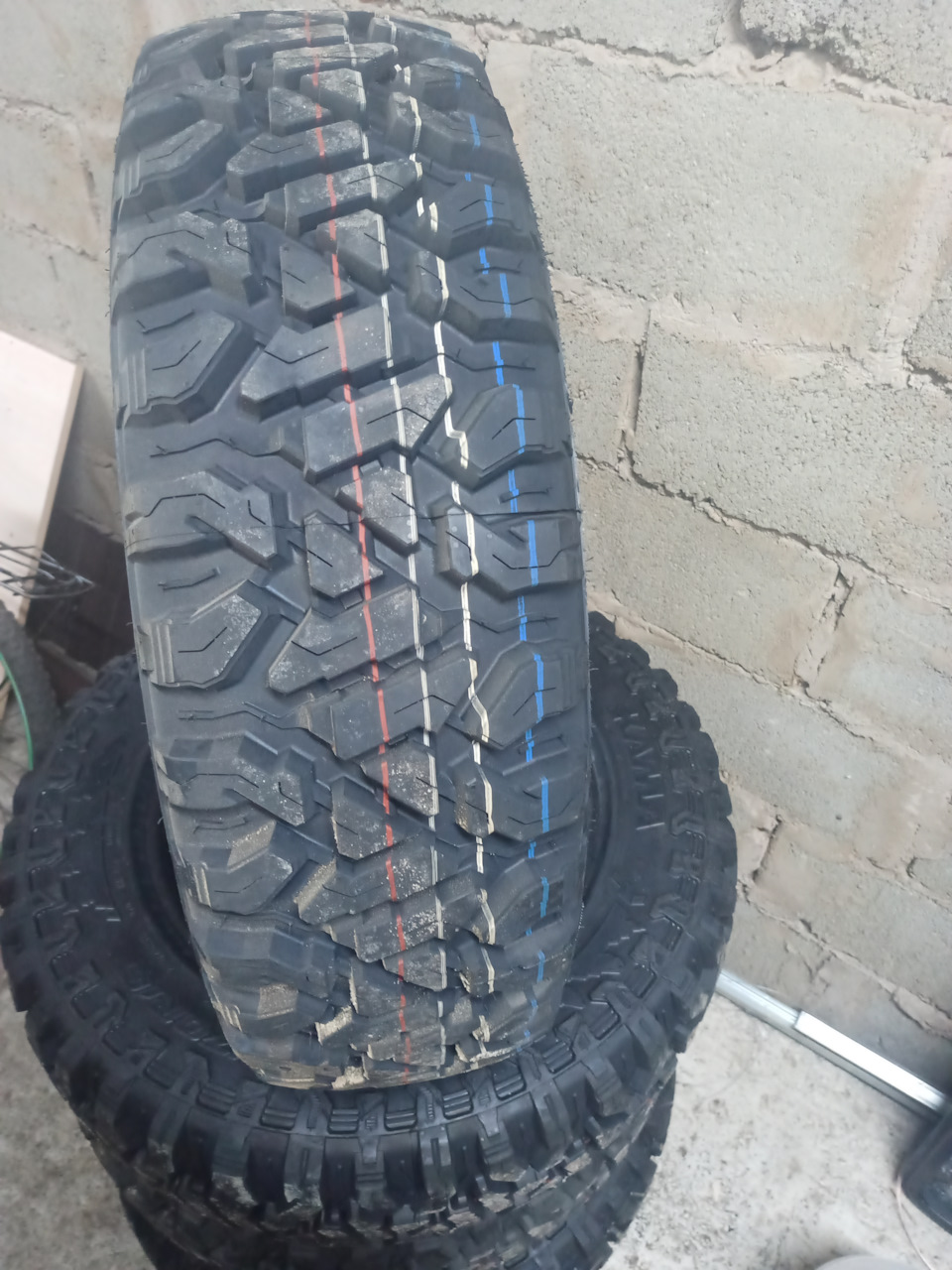 Новые сандали в ниву Кама Flаme 205/70 r16 — Lada 4x4 3D, 1,7 л, 1995 ...