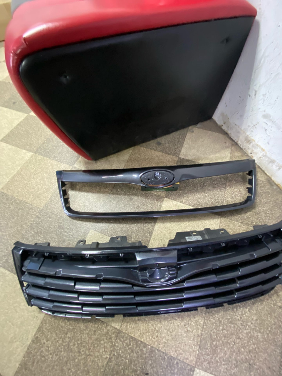 Решетка радиатора в цвет — Subaru Forester (SH), 2 л, 2008 года ...
